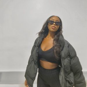 Meet your Posher, Joy